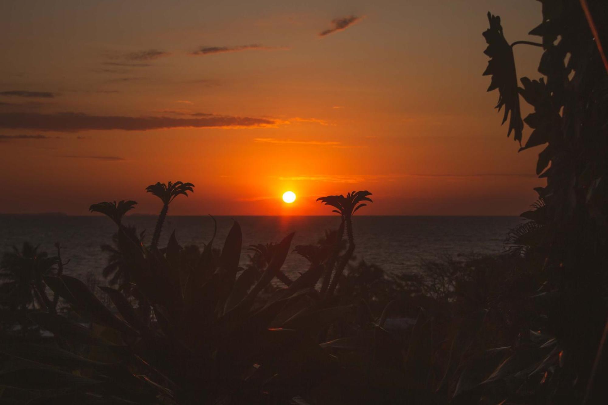 Coucher De Soleil Ambatoloaka  Exterior foto
